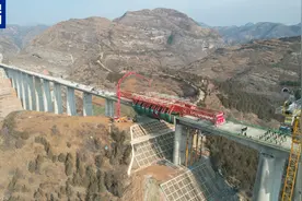 西十高铁漫川关福银高速立交特大桥顺利贯通图片