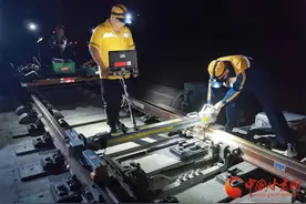 高铁“精调师”：毫厘之间 精益求精图片