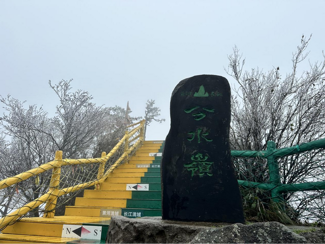 南阳老界岭迎来今秋首场雾凇