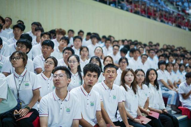 中大新生上“大学第一课”