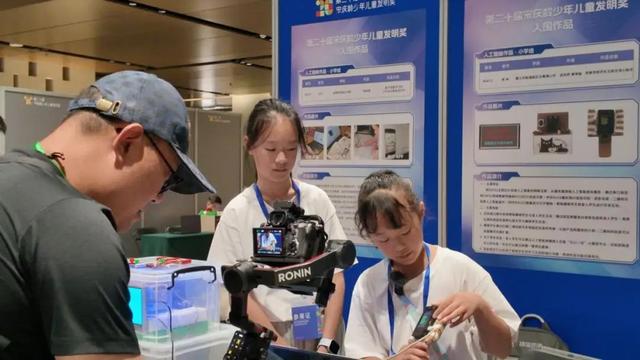 贵州首金！遵义两名同学斩获宋庆龄少年儿童发明奖AI小学组金奖