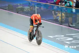 “四连冠”是怎么炼成的？每天骑行100公里以上，全身数十处伤疤图片