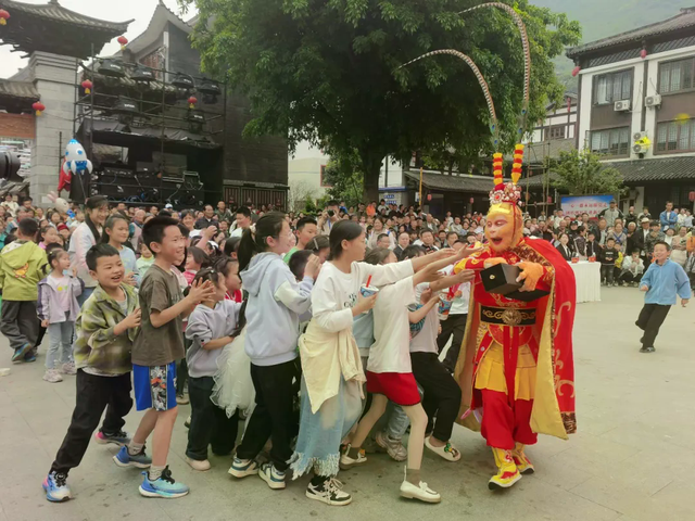 盐津：千年古道涌动欢乐潮 多彩活动“点燃”游客激情