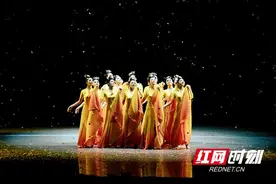 湖南城市学院：这群舞蹈生把“毕业晚会”搬上“村晚”大舞台！图片