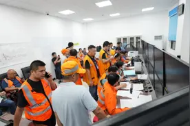 荆州火车站新信号楼“上岗”！ 距荆荆高铁通车更近一步图片