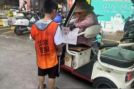 澄迈一群卖报小学生做了这些事 让老人感动哭了图片