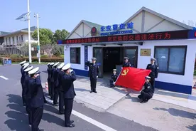 “险情不除，警察不退”图片