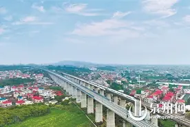 福厦高铁客流一路“走高” 高铁护航 世遗泉州“穿山越海”图片