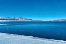 雪后赛里木湖 尽显自然之美图片