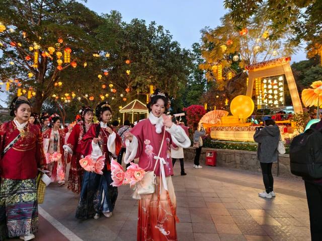 春节到广东过“暑”假｜广州烟花表演、新春灯会观赏指南→