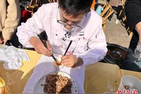 闽北百年灌蛋技艺展示走进福州三坊七巷图片