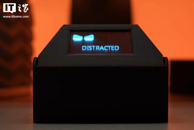 树莓派自制电子宠物，上班摸鱼它就“发火”！