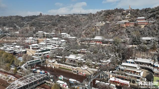 图集丨兰州邂逅今冬首场浪漫雪景