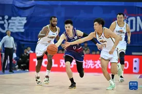 CBA | 21岁小将李虎翼扮演奇兵 辽宁队赛季三杀广东图片