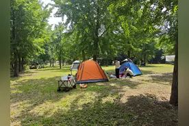 奥森公园北园新开放帐篷搭建区，端午假期市民乐享露营生活图片