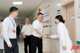 湖南省卫生健康委副主任罗辉一行慰问省第二人民医院一线护理工作者图片