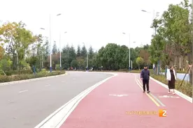 滇池绿道贩卖机3瓶饮料售价近50元，昆明市民质疑价格贵图片