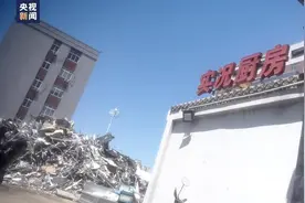 开在垃圾堆旁的30多家外卖共用一张执照？企查查可一查到底图片