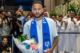 他来了！内马尔抵达利雅得图片