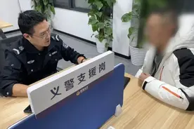 男子火车上玩手机解闷，刚到杭州就被叫到派出所……图片
