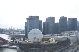 “五一”假期入境游表现亮眼 “签”引力+文化魅力成功“圈粉”外国游客图片