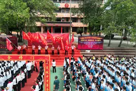 热血燃四月 拼搏正当时——敦寨中学举行2025届中考60日冲刺誓师大会图片