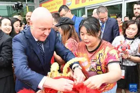 喜迎龙年新春 共享春节文化——庆祝中国农历新年活动在多国举行图片