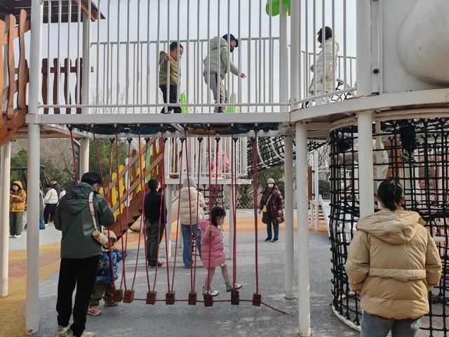 周末，游山人气旺！