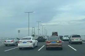 车流滚滚！深中通道通车第一小时超7000车次通过图片