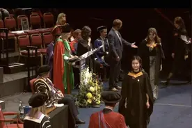 英国剑桥大学毕业后，00后女孩在上海动物园当饲养员！第一个饲养的动物是大象图片