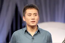 演员刘烨，在人民日报撰文图片