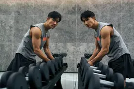 黄轩晒健身照体重仅60公斤，称“每天三点一线”图片