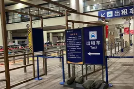浦东机场出租车为获短途票，劝说乘客谎报“去川沙”，中途却“甩客、转客”图片