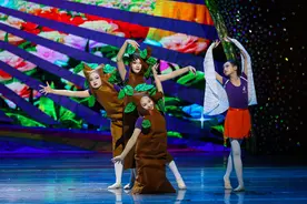 中央民族歌舞团少年舞蹈团上演《一起向未来》图片