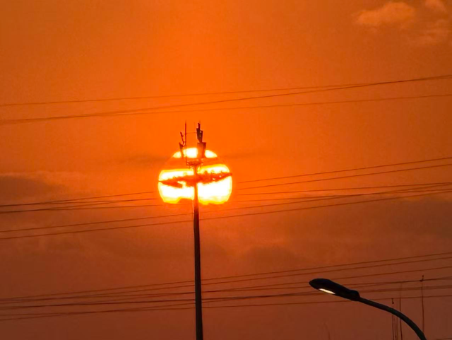 三月的最后一天，绮丽日落温柔收尾