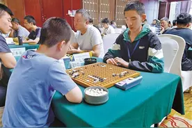 盲人少年梦想成为职业棋手图片