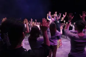 观众和舞者同台起舞，沉浸式互动舞蹈剧场《尤物公园》5月9日开演图片