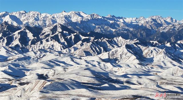 雪染巍峨祁连山 静谧纯净似丹青