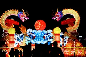 彩灯璀璨迎新春图片