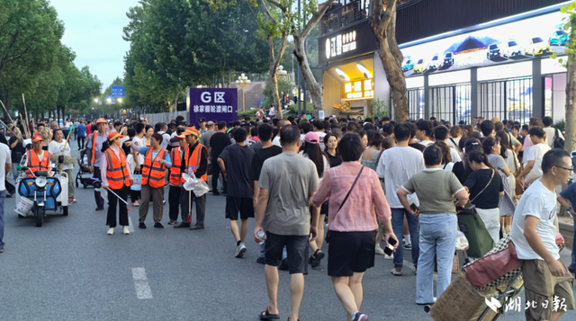 此刻，武汉人的朋友圈爆了 ！