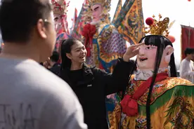 来福建看游神，总忍不住拜一拜图片