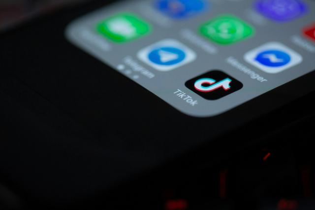 英特尔的“方向盘”，不在英特尔CEO手里