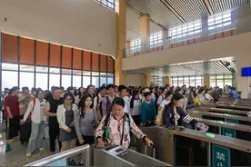 ​多项指标创纪录！五一假期216.5万人乘火车游大美云南图片