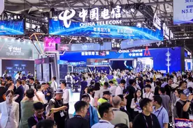 中国电信“智算慧万象 星辰启未来”主题展台 亮相2025年世界移动通信大会上海图片