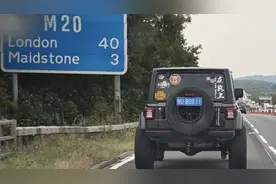 青岛一小伙开“鲁U”牌车游亚欧大陆！34天穿越10个国家抵英图片