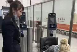 南方小土豆刚到漠河没出站就被监督穿棉裤，当事人：太热情了，不多穿点都不给出去图片