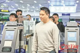 “刷脸”就能通关 深圳湾口岸、拱北口岸“免出示证件”通道试点启用图片
