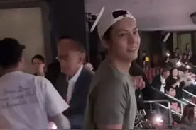 王菲去了谢霆锋演唱会：听定情曲《玉蝴蝶》时陶醉起舞！陈伟霆、陈奕迅等众星现身图片