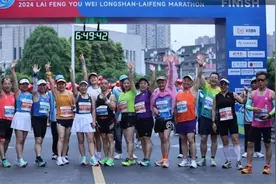 一“马”跨两省！2.3万名跑友竞逐2024湘鄂龙凤马拉松图片