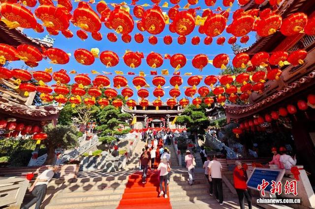 福建妈祖故里引游人